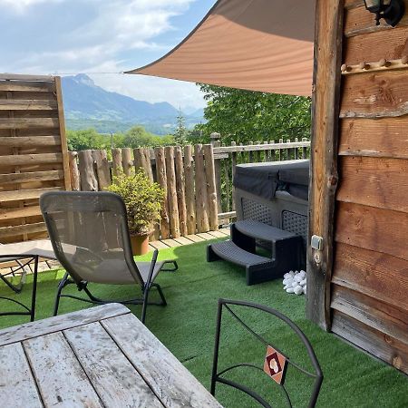 La Cabane A L'Oree Des Bornes Évires Eksteriør bilde